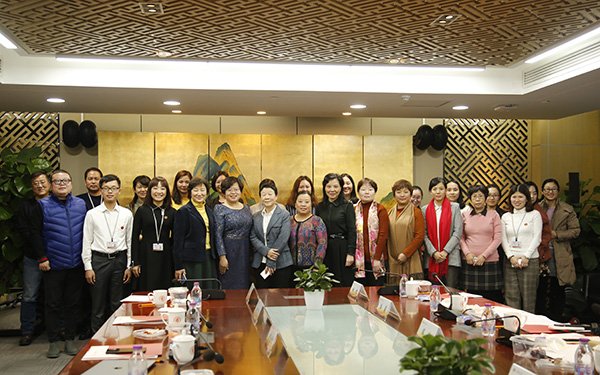 出席本次会议的专家有（按姓氏笔画）